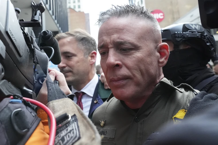 Una corte de apelaciones bloquea orden que exigía a Bovino informar a jueza sobre las redadas de inmigración en Chicago